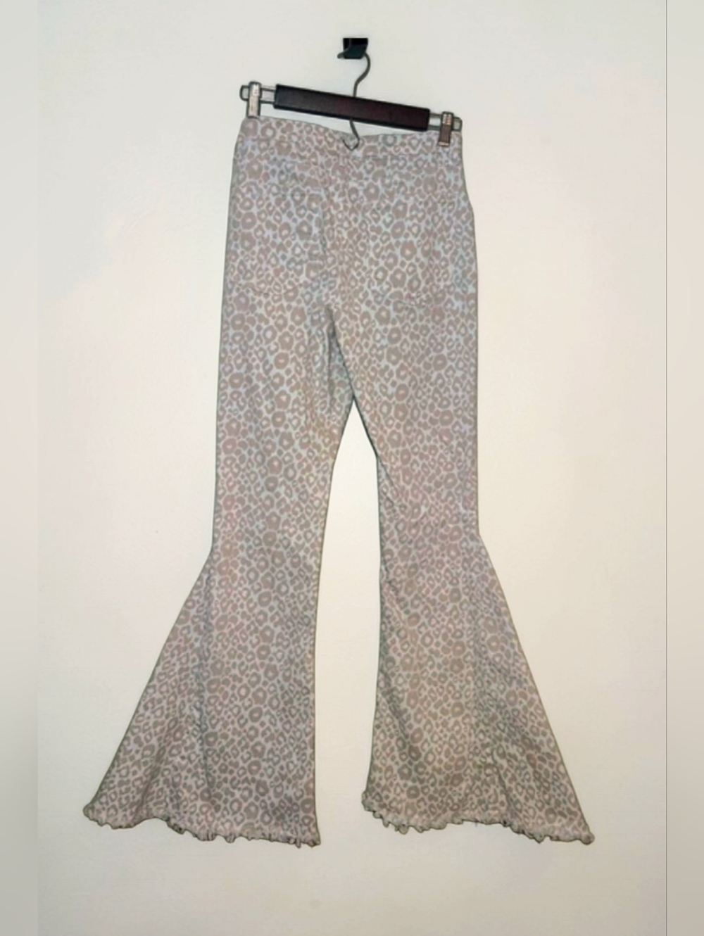 Women's SAINTS & HEARTS Beige White Leopard Flare Jeans L - Picture 2 of 7